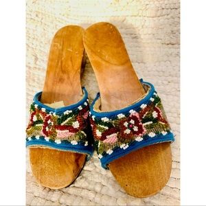 VINTAGE BEADED CARVED WOODEN SLIDES SANDALS